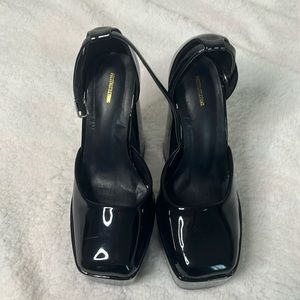 Pretty Little Thing shoes. Size 7.